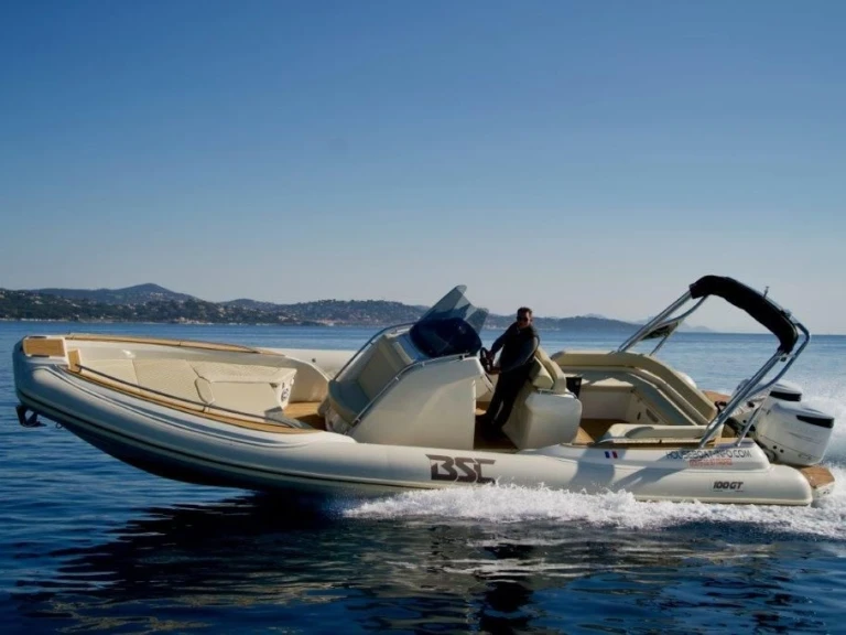 Motorová loď k pronájmu v Cogolin za nejlepší cenu