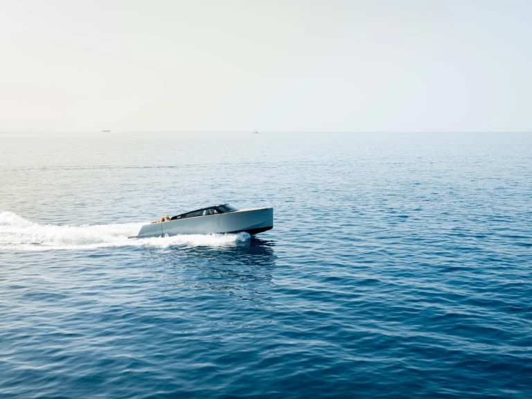 Pelagosa Pelagosa 33 jednotlivci a charterové společnosti v Split