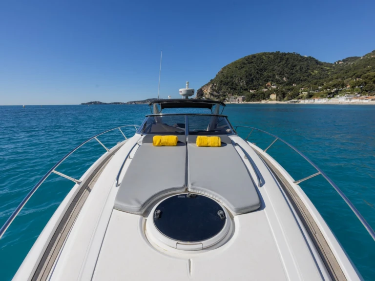 Pronájem Jachta Sunseeker s licencí