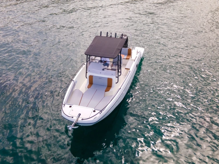 Motorová loď k pronájmu v Case-Pilote za nejlepší cenu