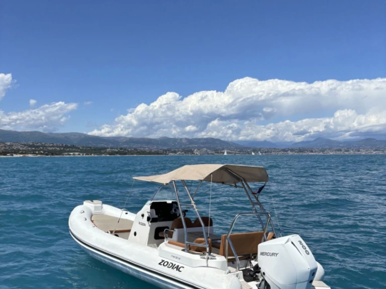 Pronájem lodi Zodiac Medline 6.8 v Antibes na Samboatu