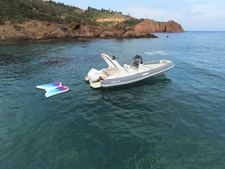 Salpa Salpa Soleil 26 jednotlivci a charterové společnosti v Antibes