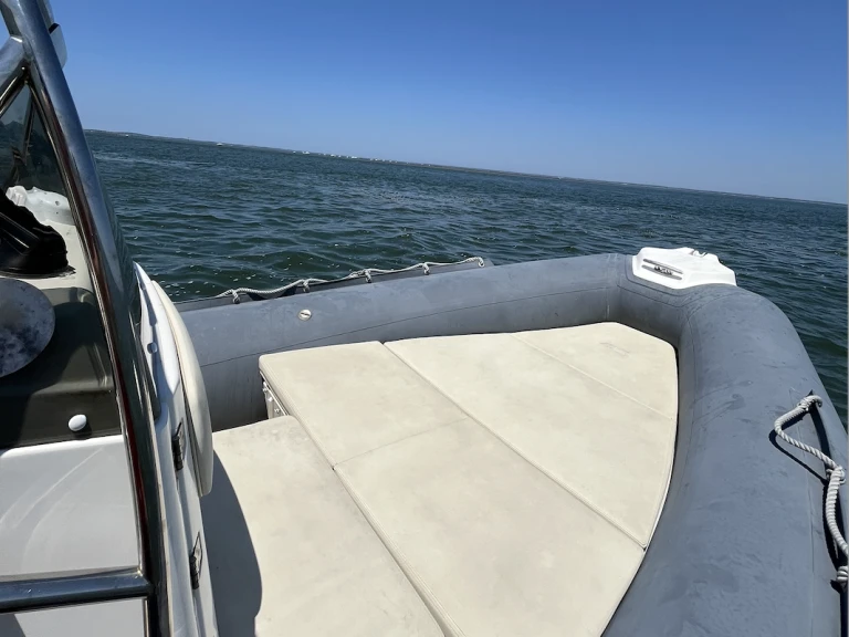 Pronájem Polotuhá loď Joker Boat s licencí