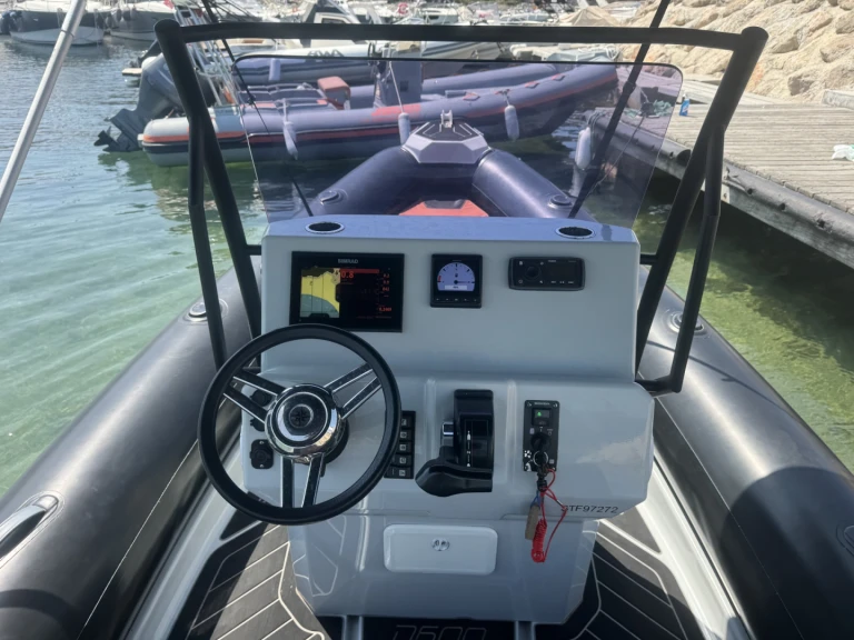 Pronajmout si Grand Boats 600 v La Madrague