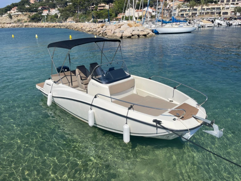 Pronájem Motorová loď Quicksilver s licencí