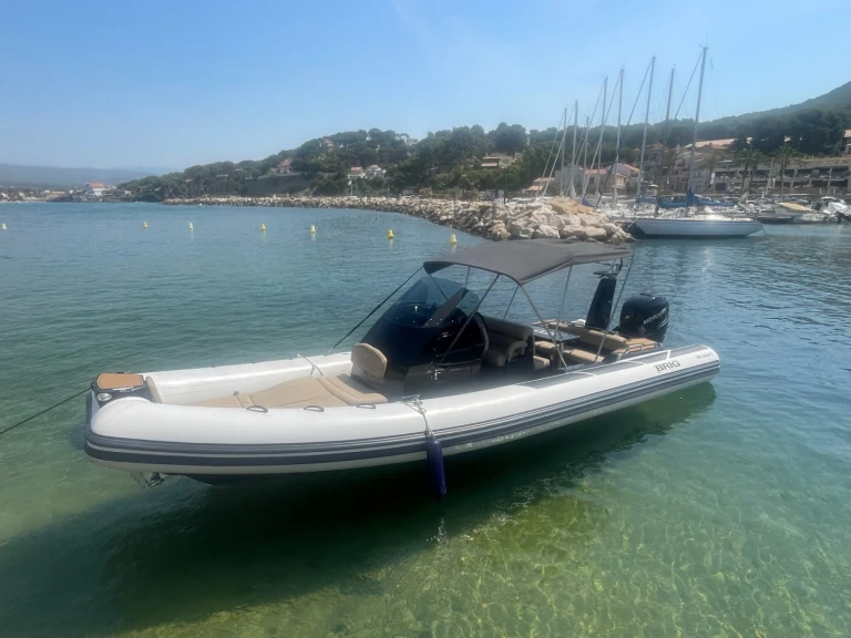 Pronájem lodi Brig Eagle 8 v La Madrague na Samboatu