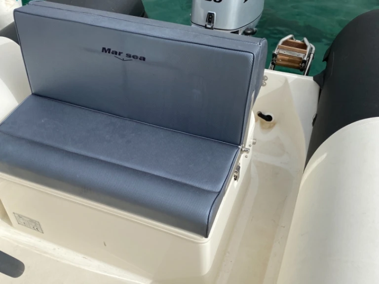 Pronajmout si Marsea Marsea SP 90 v Porto Pollo