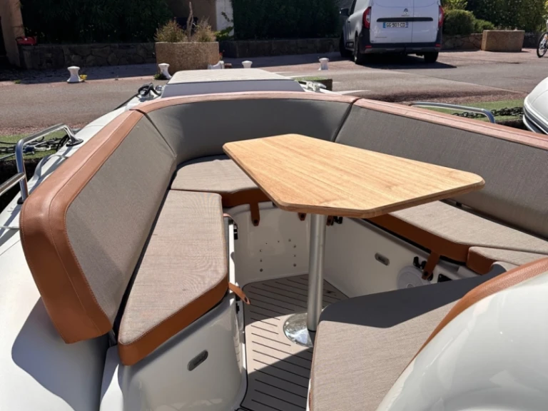 Pronajmout Polotuhá loď se skipperem či ne Zodiac v Port Grimaud