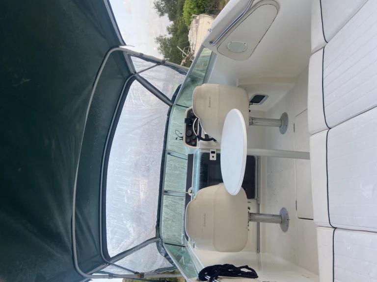 Pronajmout Motorová loď se skipperem či ne Jeanneau v Bénodet