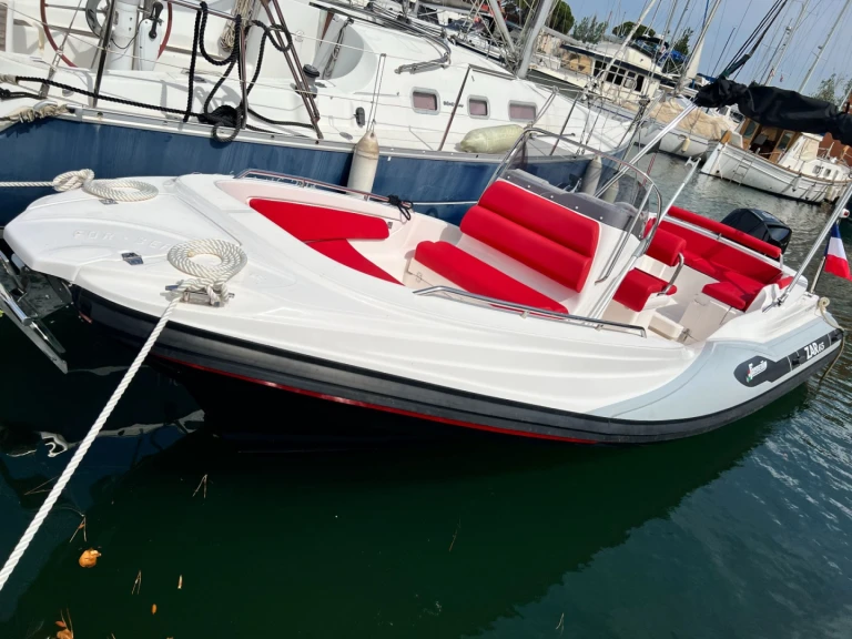 Zar Zar 65 Suite jednotlivci a charterové společnosti v Port Grimaud