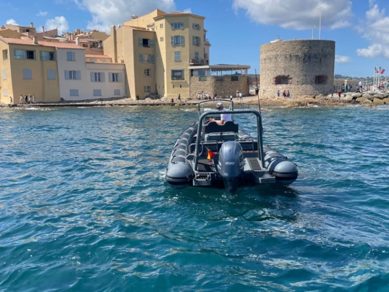 Highfield HIGHFIELD 700 jednotlivci a charterové společnosti v Port Grimaud
