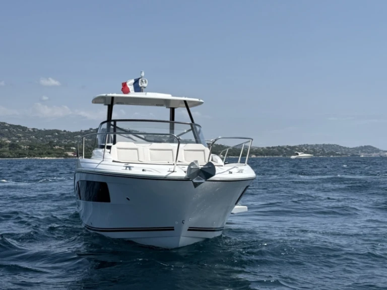 Motorová loď k pronájmu v Port Grimaud za nejlepší cenu