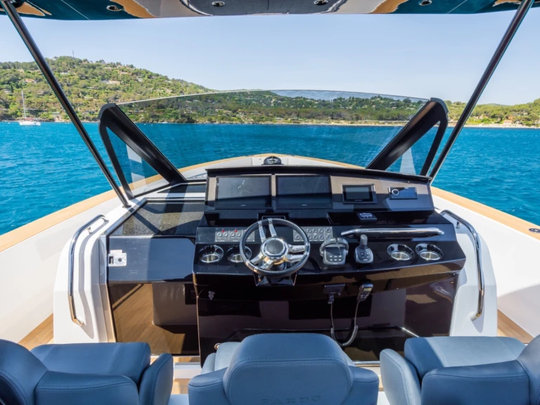 Pronajmout si Pardo Yachts Pardo 43 v Port Grimaud