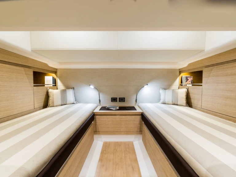 Pardo Yachts Pardo 43 jednotlivci a charterové společnosti v Port Grimaud