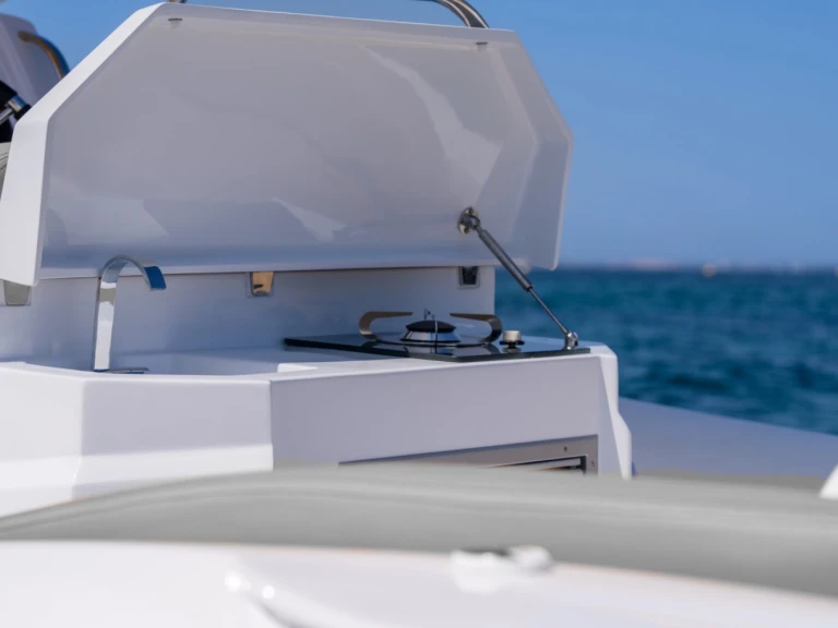 Pronájem lodi Bandol lákavé ceny LIBECCIU 1000