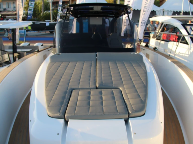 Pronájem Motorová loď Pardo Yachts s licencí