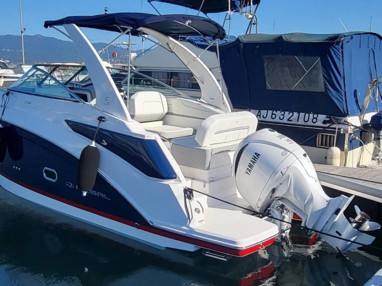 Régal REGAL 26 XO jednotlivci a charterové společnosti v Porticcio
