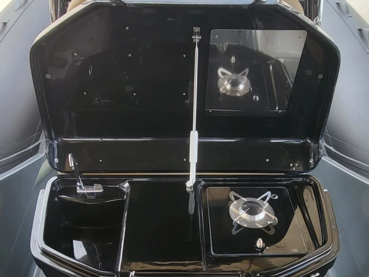 Polotuhá loď k pronájmu v Ajaccio za nejlepší cenu