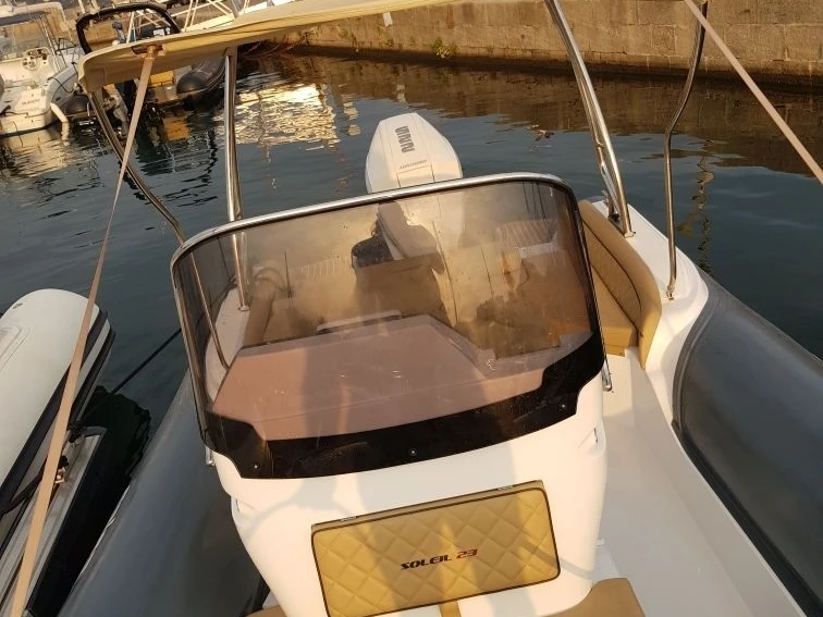 Pronájem Polotuhá loď Salpa s licencí