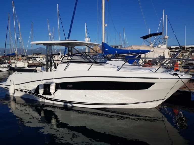 Pronajmout si Jeanneau Cap Camarat 10.5 WA série 2 v Ajaccio