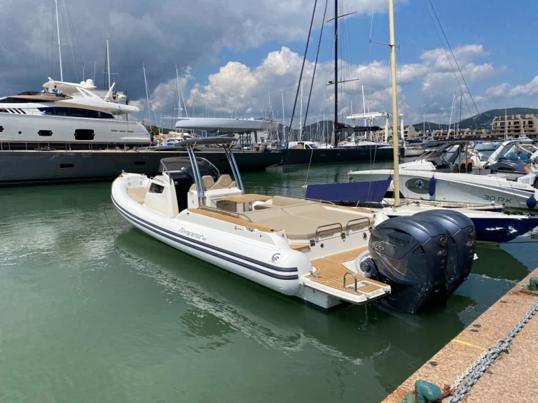 Pronajmout si Capelli Tempest 40 v Cogolin