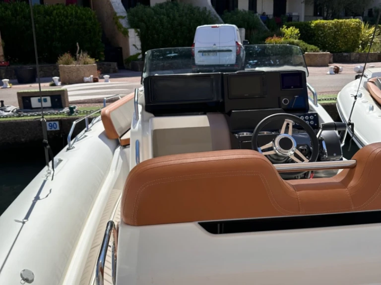 Pronajmout Polotuhá loď se skipperem či ne Zodiac v Cogolin