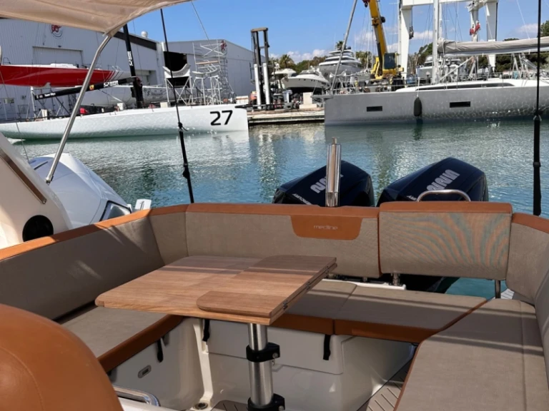 Pronájem Polotuhá loď Zodiac s licencí