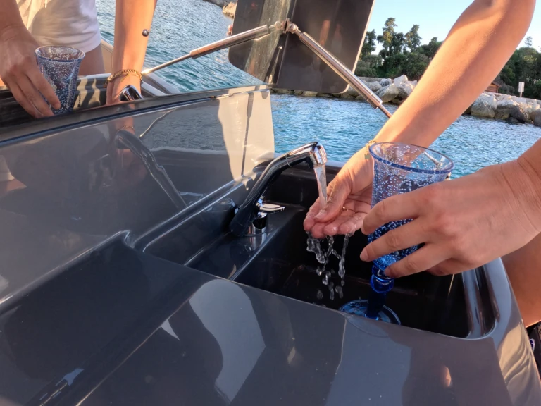 Zar ZAR 85 Sport Luxury jednotlivci a charterové společnosti v Cogolin