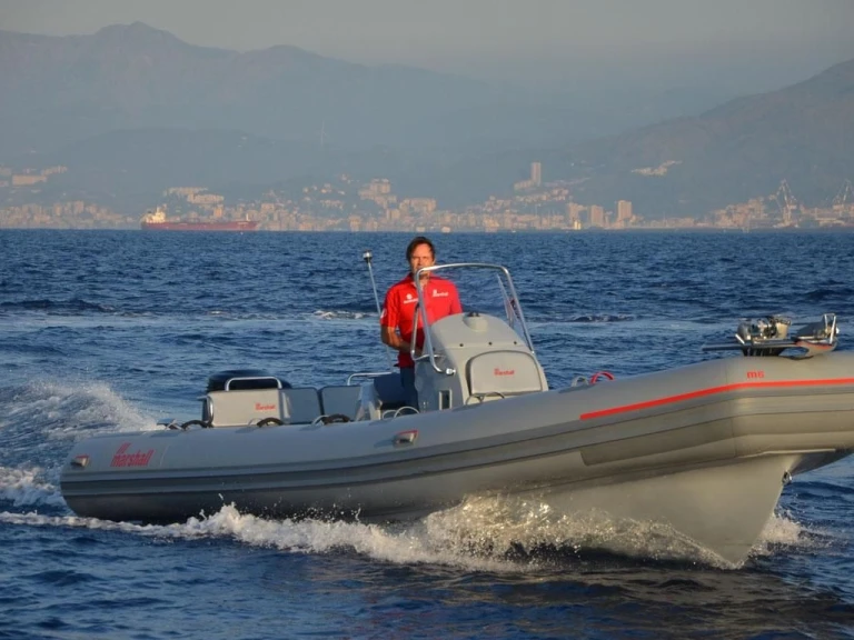 Pronájem Polotuhá loď Marshall s licencí