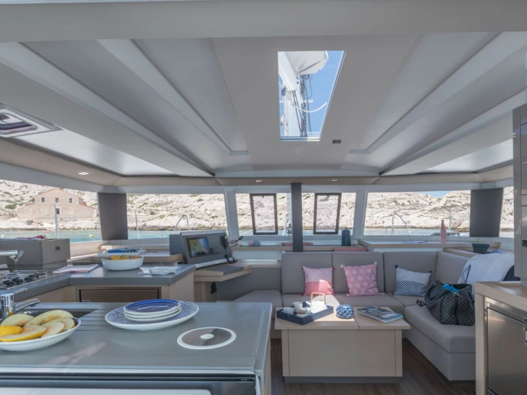 Pronájem Katamarán Fountaine Pajot s licencí