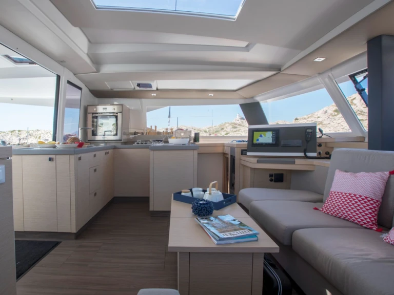 Fountaine Pajot Astrea 42 jednotlivci a charterové společnosti v Ajaccio