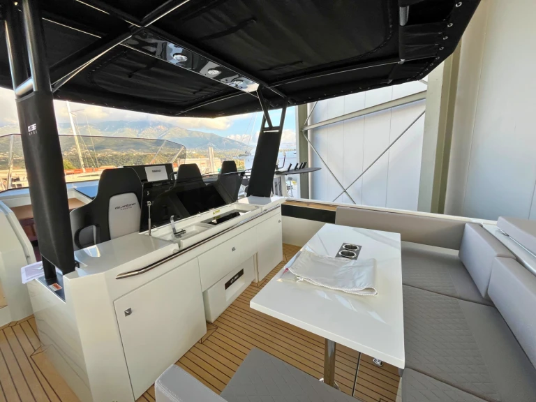 Pronájem Motorová loď DE ANTONIO Yachts s licencí