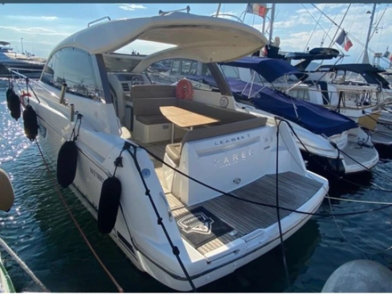 Jeanneau Leader 9 jednotlivci a charterové společnosti v Saint Raphael