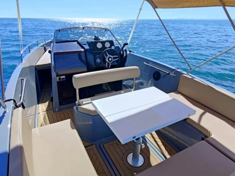 Pronájem lodi Nuva Nuva M6 Open v Saint Raphael na Samboatu