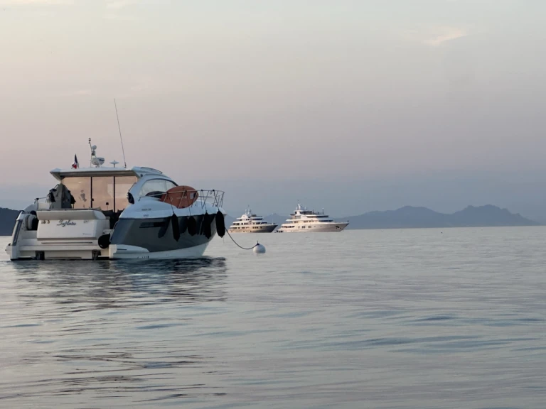 Pronájem Jachta Absolute Yachts s licencí