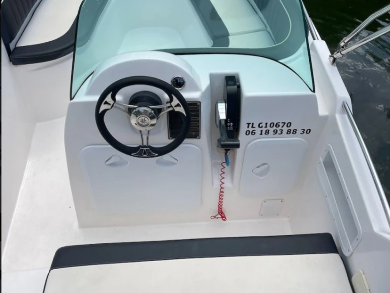 kruger STELLA 475 STELLA 475 jednotlivci a charterové společnosti v Aix-les-Bains