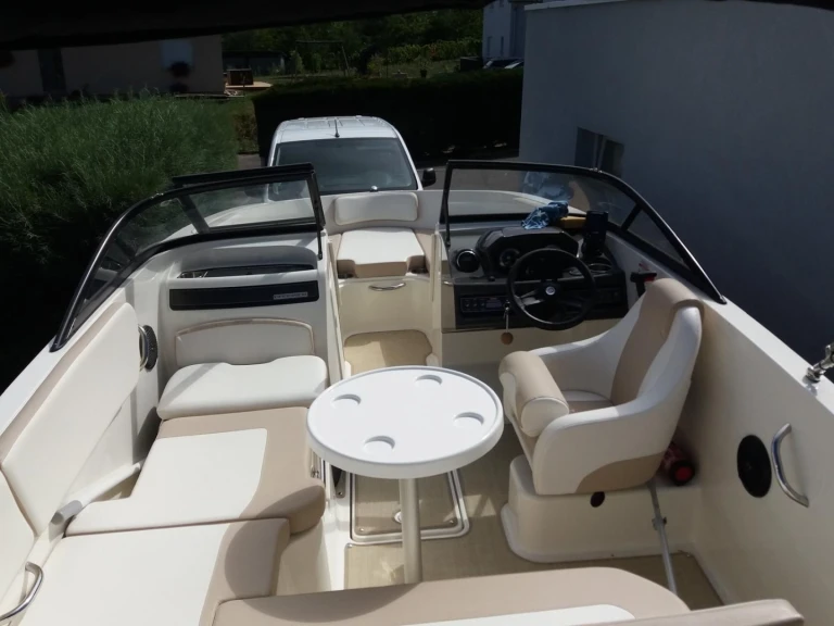 Pronájem lodi Bayliner BAYLINER VR5 v Le Bourget-du-Lac na Samboatu