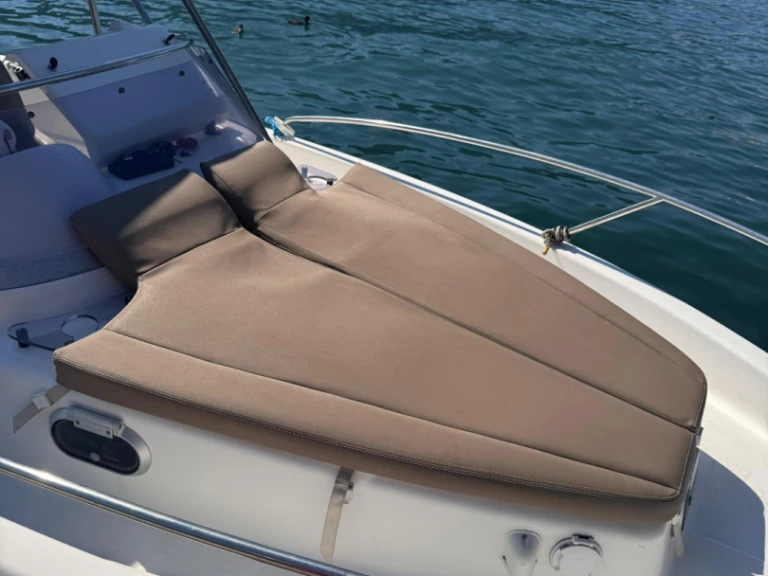 Cap-Ferret B2 Marine jednotlivci a charterové společnosti v Aix-les-Bains