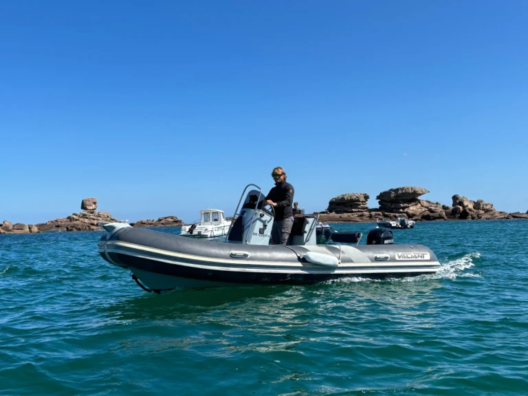 Valiant 500 sport jednotlivci a charterové společnosti v Trégastel