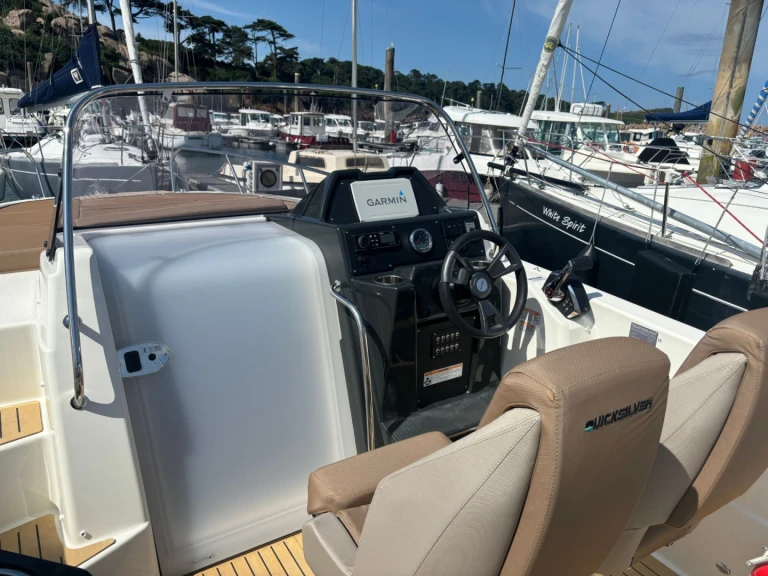 Pronájem lodi Trébeurden lákavé ceny QUICKSILVER 755 ACTIV SUNDECK