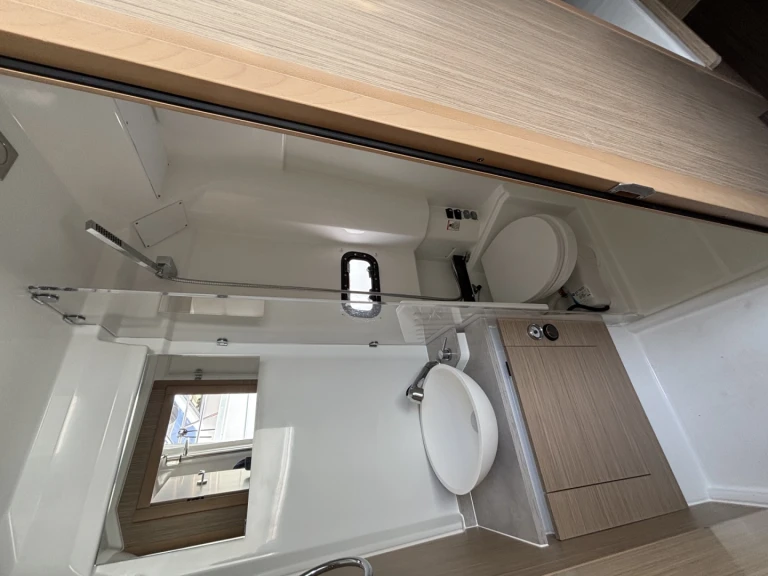 Pronájem Motorová loď Jeanneau s licencí