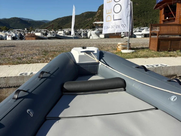 Pronájem Polotuhá loď Lomac s licencí