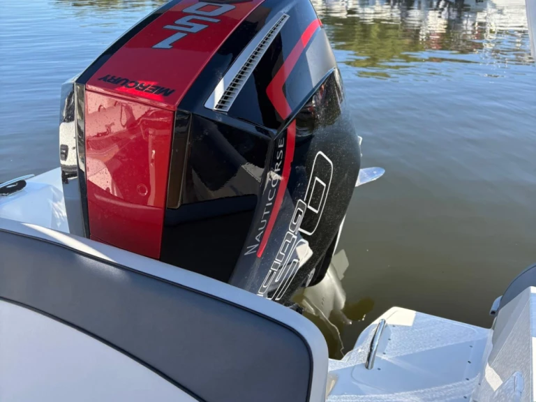 Lomac LOMAC 660 TURISMO jednotlivci a charterové společnosti v Saint-Florent