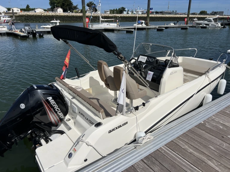 Quicksilver Activ 605 Open jednotlivci a charterové společnosti v Ouistreham