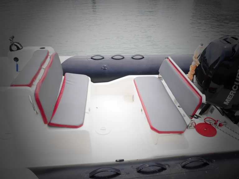 Pronajmout si Zodiac Club 750 v La Baule-Escoublac