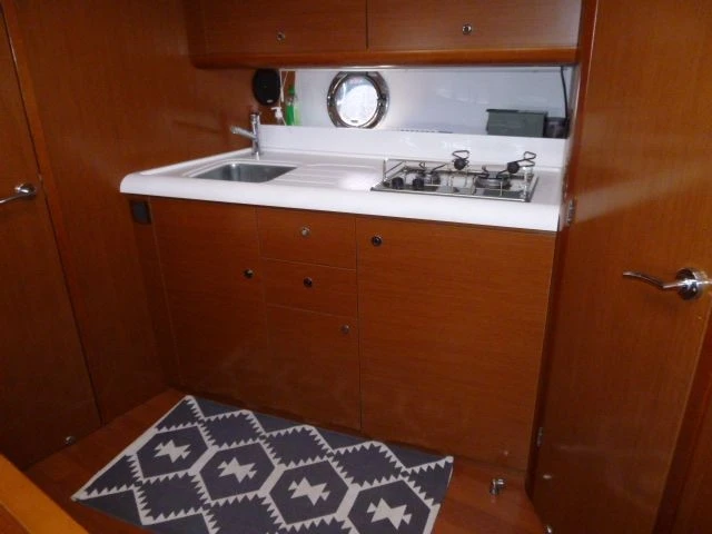 Pronájem Motorová loď Bénéteau s licencí