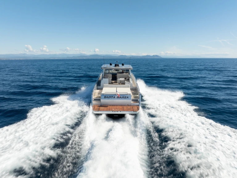 Pronájem lodi Saint-Tropez lákavé ceny Med Yacht 52