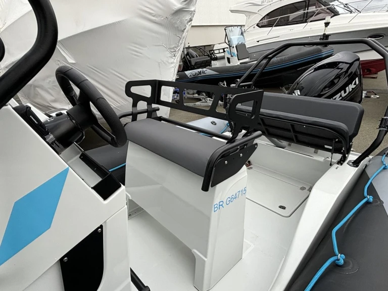 Pronajmout Polotuhá loď se skipperem či ne Zodiac v Brest