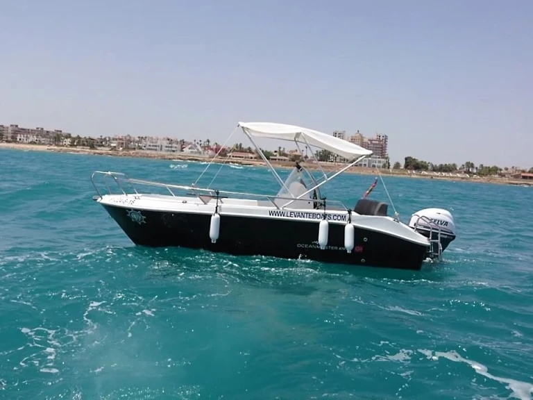 Pronájem lodi Torrevieja lákavé ceny OCEAN MASTER 470 WA