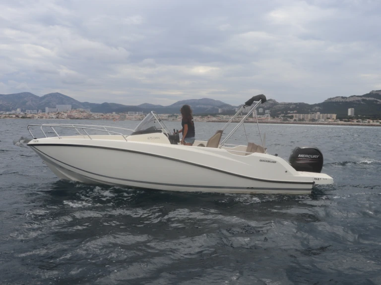 Quicksilver Activ 675 Open jednotlivci a charterové společnosti v Marseille